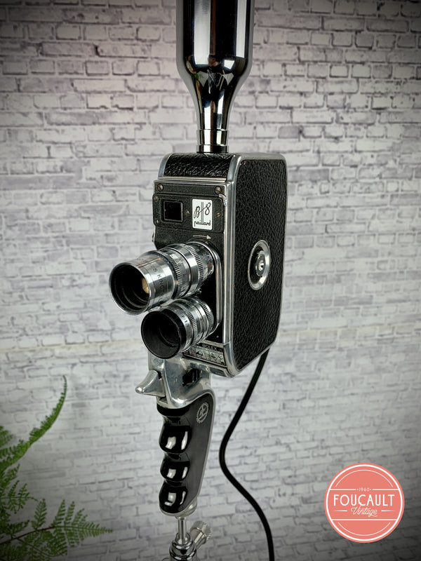 Filmkamera Bolex Paillard B8 auf Stativ